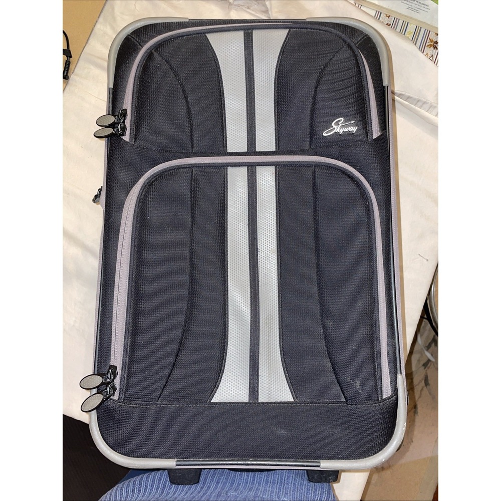 Skyway Luggage black and gray carry-on rolling suitcase Expandable. Space‎ User.